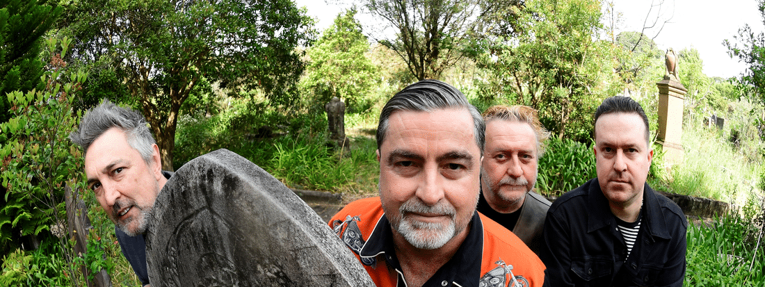 Dave Favours & The Roadside Ashes – ‘Service Station Chicken’