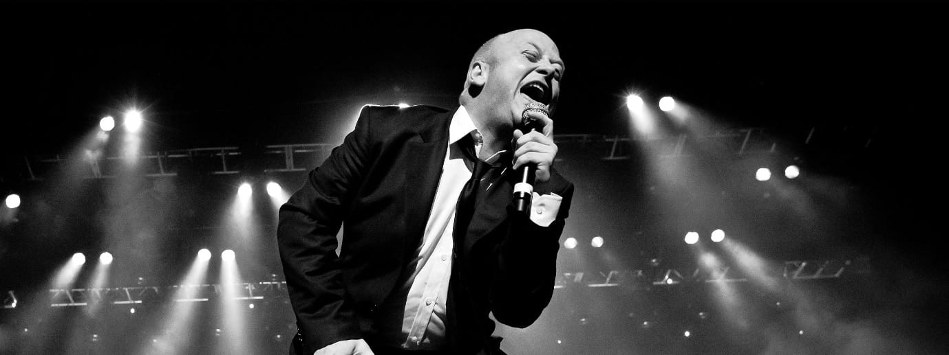 Andrew Strong Performs The Commitments