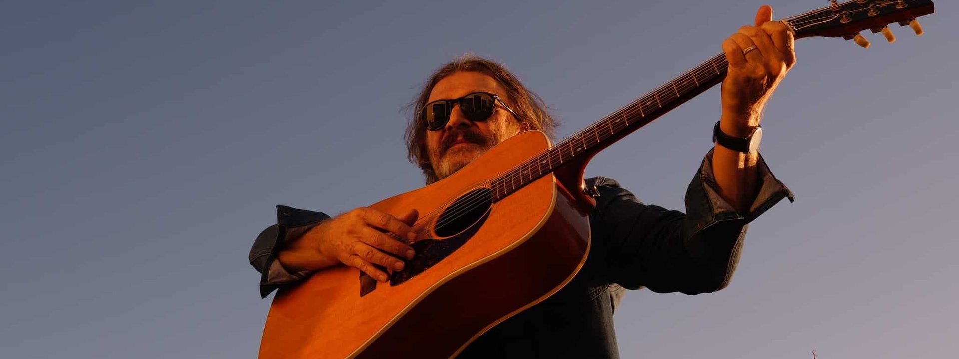 Dom Mariani steps out of his heavy blues rock and boogie shoes and dusts off his 12-string electric on his new solo single, Jangleland.