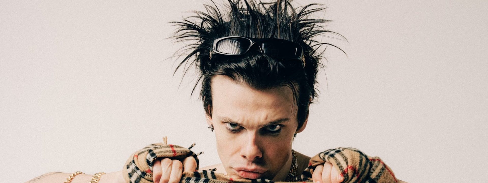 YUNGBLUD’s ‘Lovesick Lullaby’: A Britpop Rebellion Wrapped in Romance