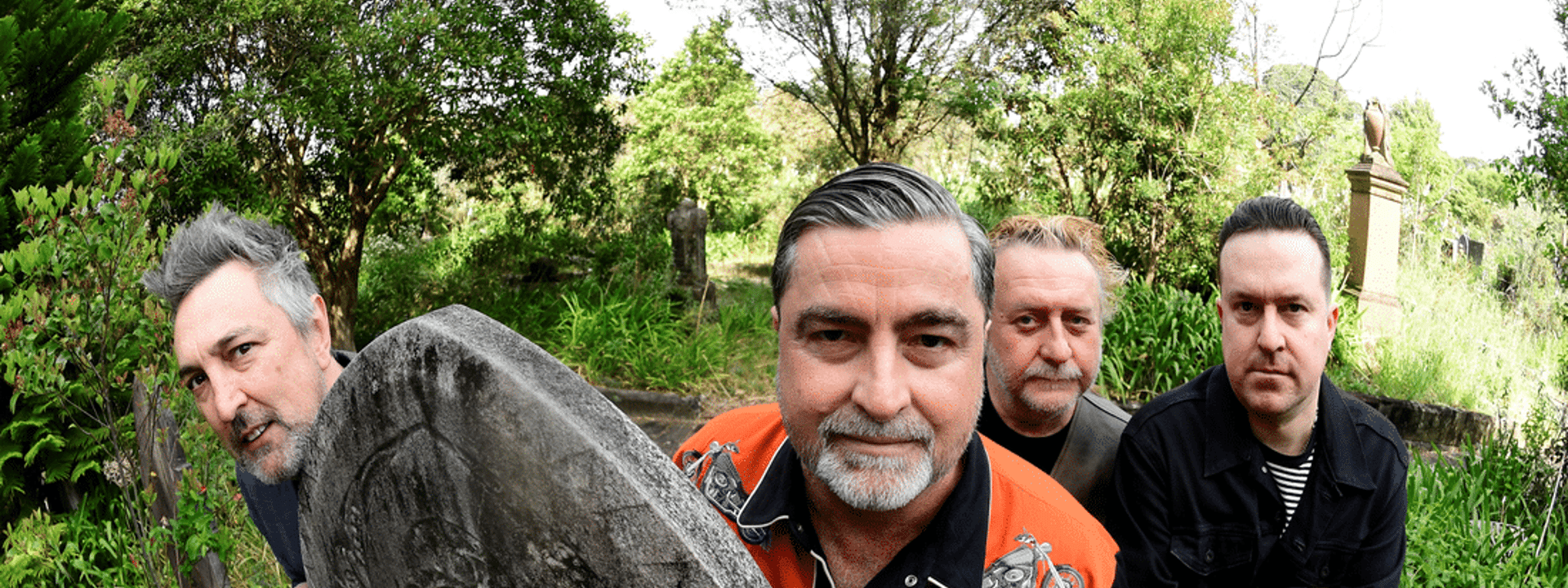 Dave Favours & The Roadside Ashes – ‘Service Station Chicken’