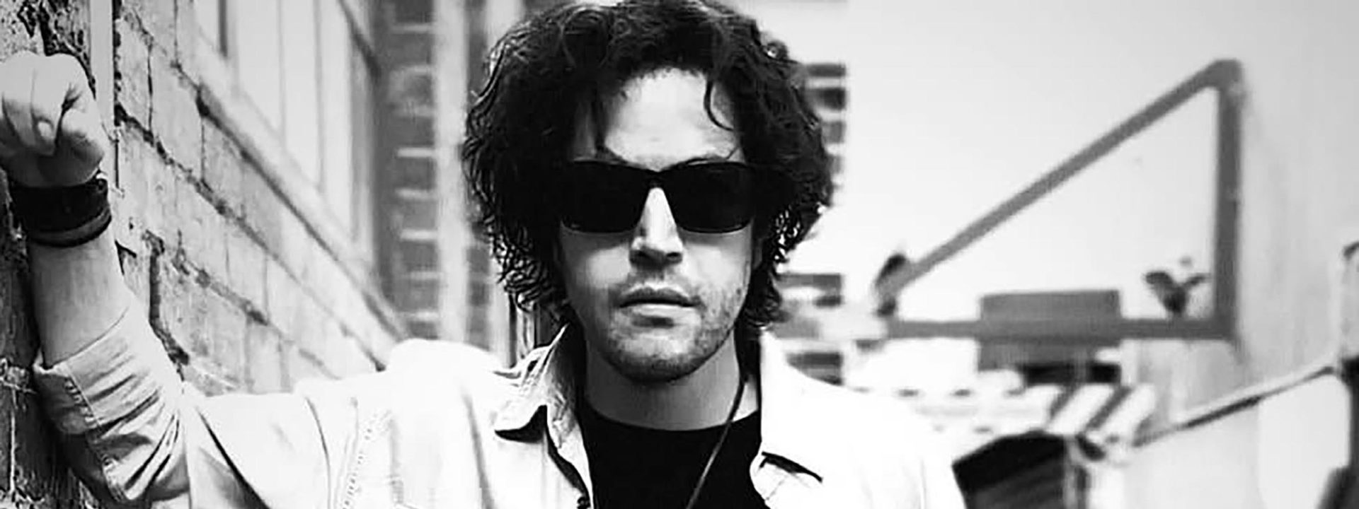 Jason Ayres Set To Open For The Fabulous Caprettos