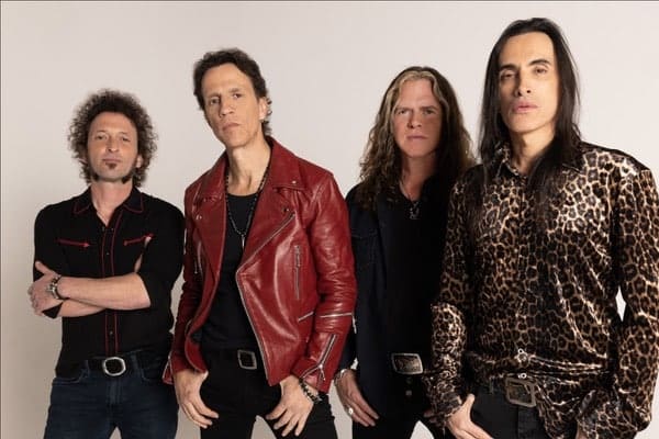 EXTREME Welcome Fans To ‘Small Town Beautiful’