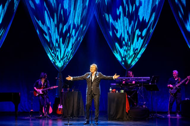 Engelbert Humperdinck on stage at Her Majesty's Theatre