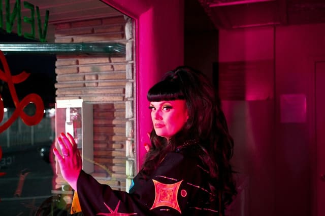 Country Soul Queen Tami Neilson Duets With Neil Finn On Title track From New Album ‘Neon Cowgirl’ 