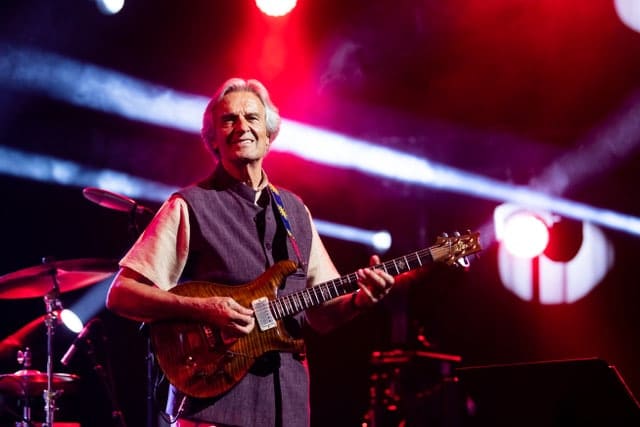 John McLaughlin – Live At Montreux
