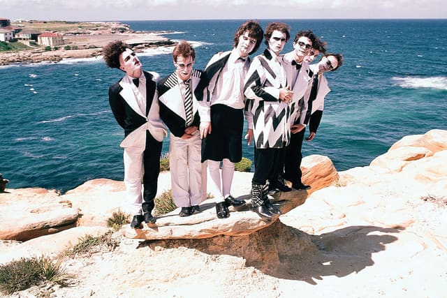 Split Enz ‘Enzcyclopedia Volumes One & Two’ To Be Released On November 14