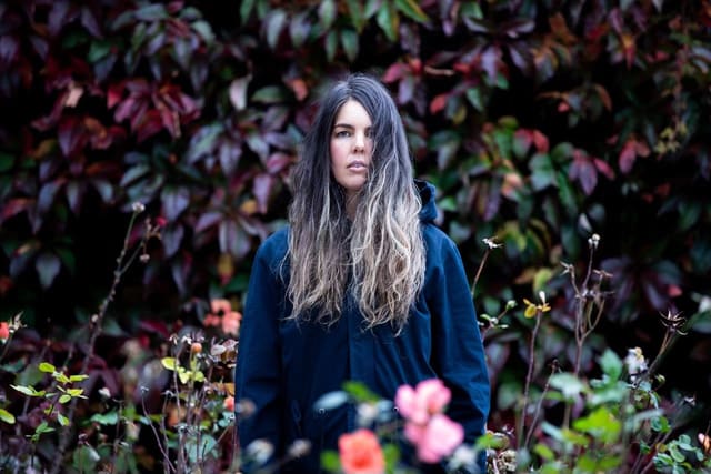 Mel Parsons Shares Powerful New Ballad ‘Don’t Leave The Light On’