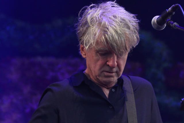 Crowded House – Red Hot Summer