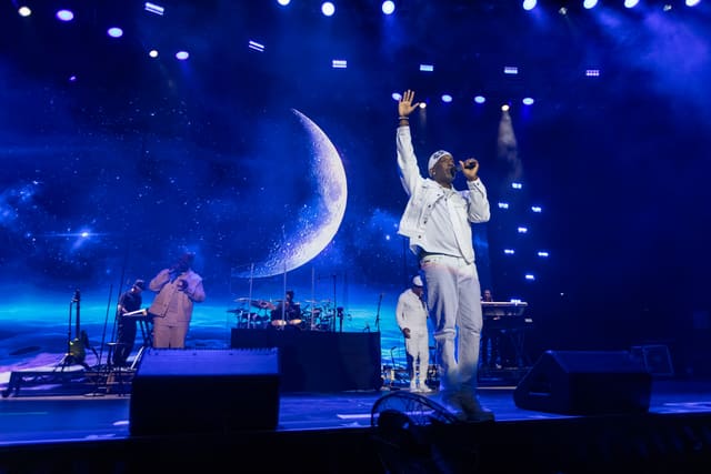 Boyz II Men – Fridayz Live