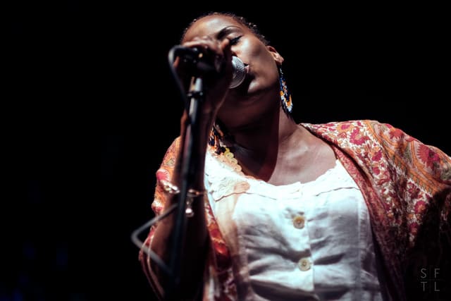 Deni Hines – Breath