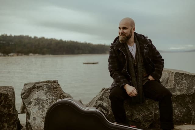 Bully Hay – New Single ‘Wash Off The World’