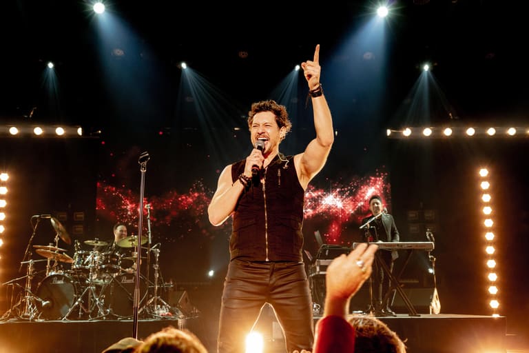 Rob Mills Performs The Songs Of Bon Jovi