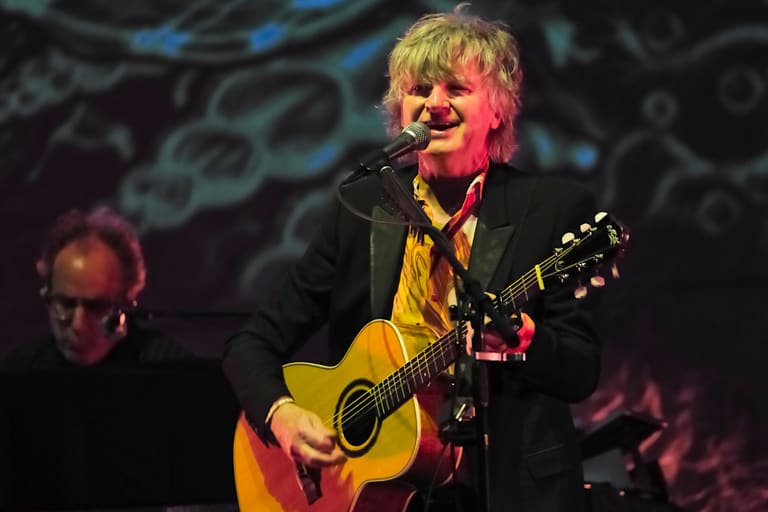 Crowded House’s Gravity Stairs Tour Kicks Off Next Month 