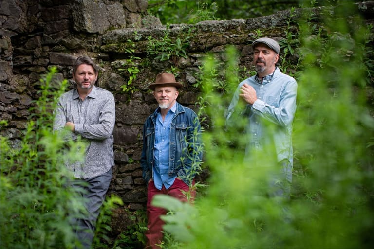 VAPORS OF MORPHINE 90’s Low Rock Trio feat original member of Morphine, Touring April & May – Local Supports Announced