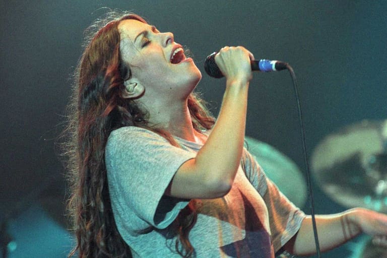ON THIS DAY: 13 June 1995 – Alanis Morissette Served Up Jagged Little Pill