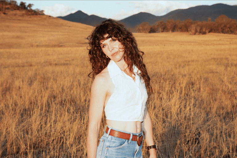 Fanny Lumsden Set To Tour
