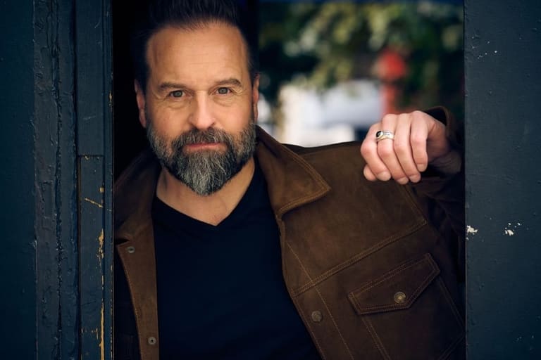 Les Misérables’ Alfie Boe Returns To Australia