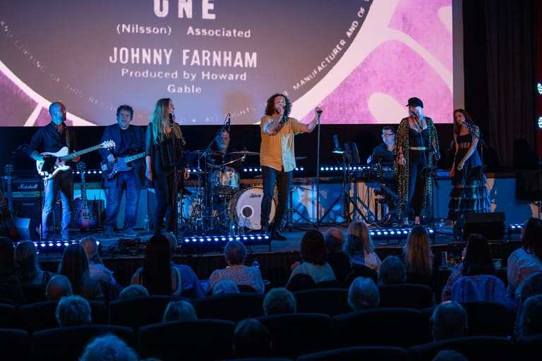 Shaun Holton & Friends Perform Farnsey (Gallery Five)