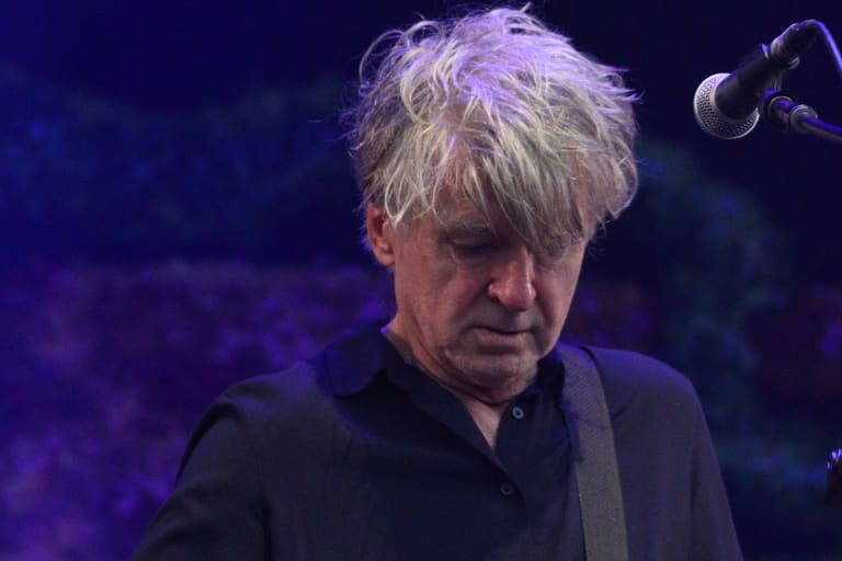 Crowded House – Red Hot Summer