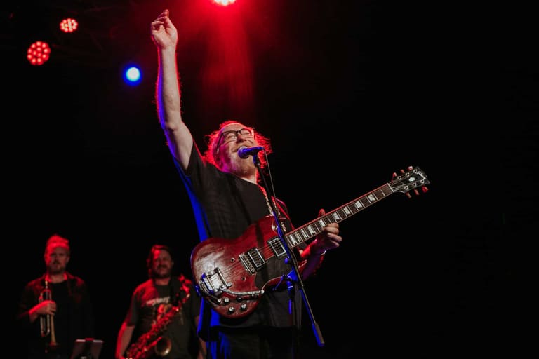 The Exploding Universe Of Ed Kuepper