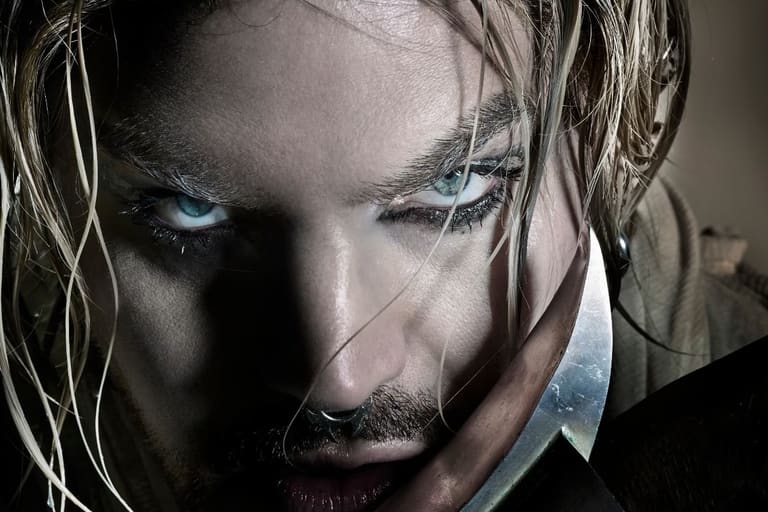 Adam Lambert: Eat You Alive