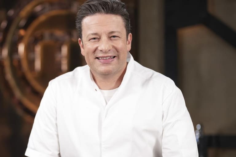 Jamie Oliver Heats Up The MasterChef Australia Kitchen.