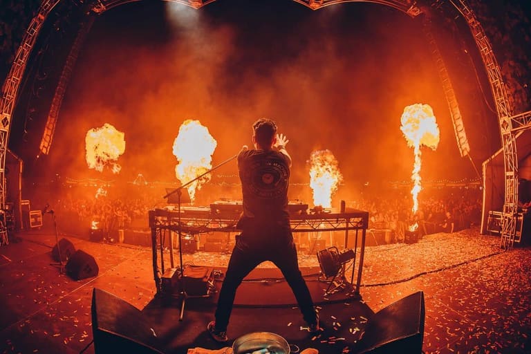 Hot Dub Time Machine: 100% Bangers (18+)