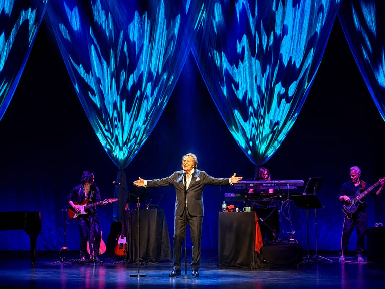 Engelbert Humperdinck on stage at Her Majesty's Theatre