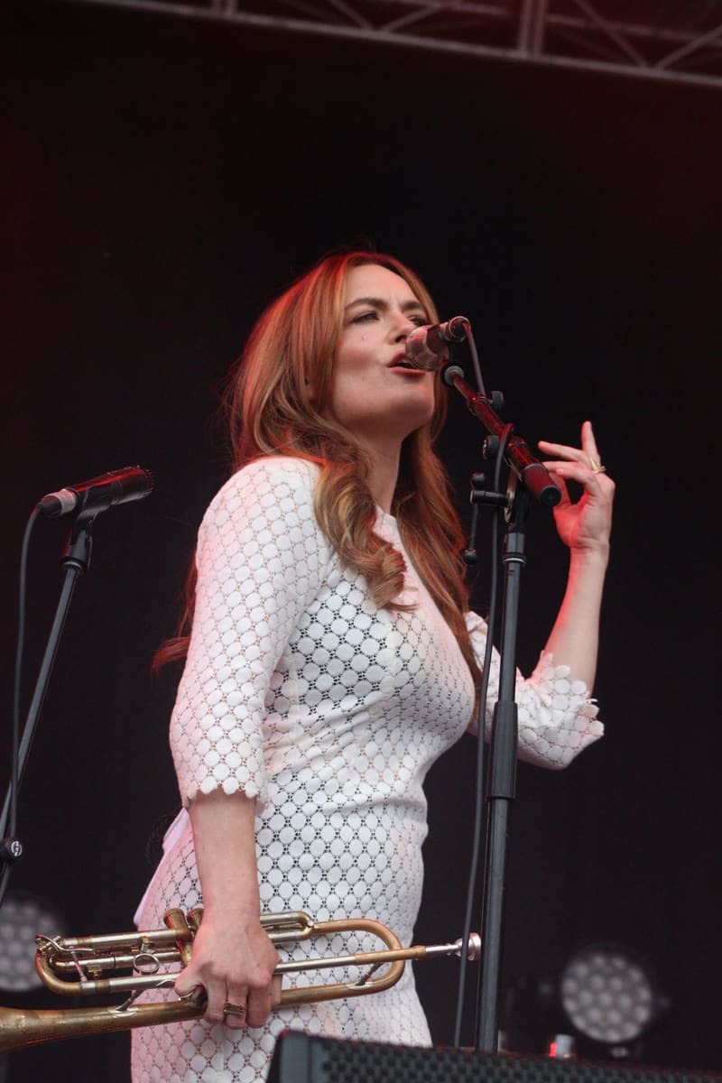 Angus and Julia Stone