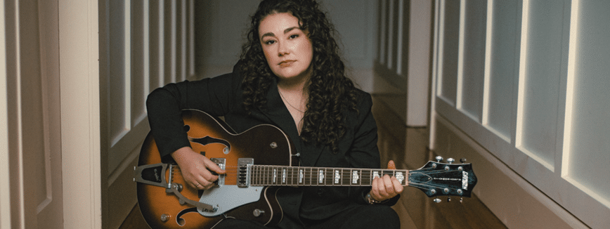 Jenny Mitchell Unveils New Single ‘Square & Plain’ 